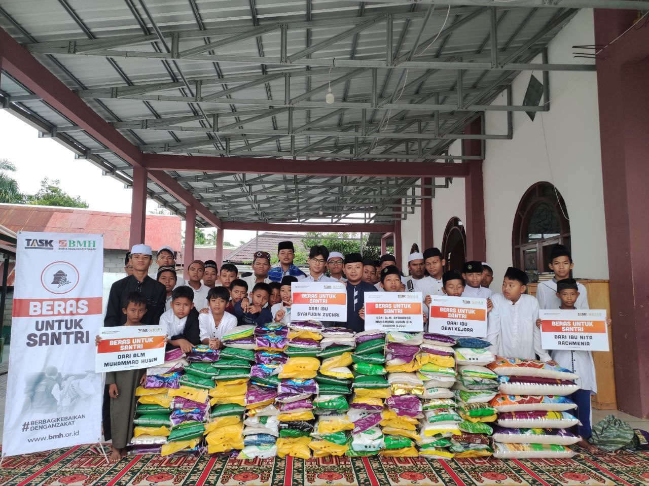 Sedekah Beras Santri Penghafal Al Qur'an