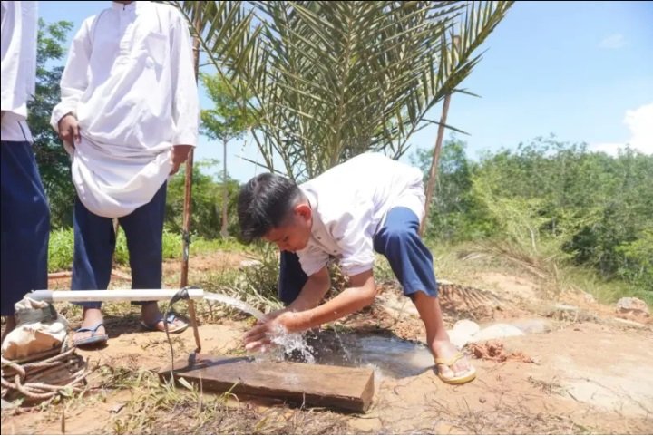 BMH Salurkan Sumur Bor ke 15 untuk Santri Yatim Dhuafa