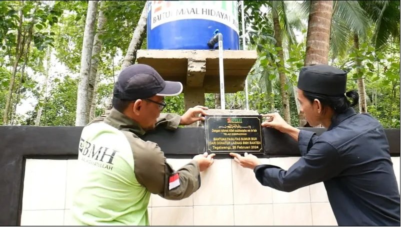 Bantuan Sumur Bor BMH Alirkan Air Bersih ke Pesantren Al Hikmah Pandeglang